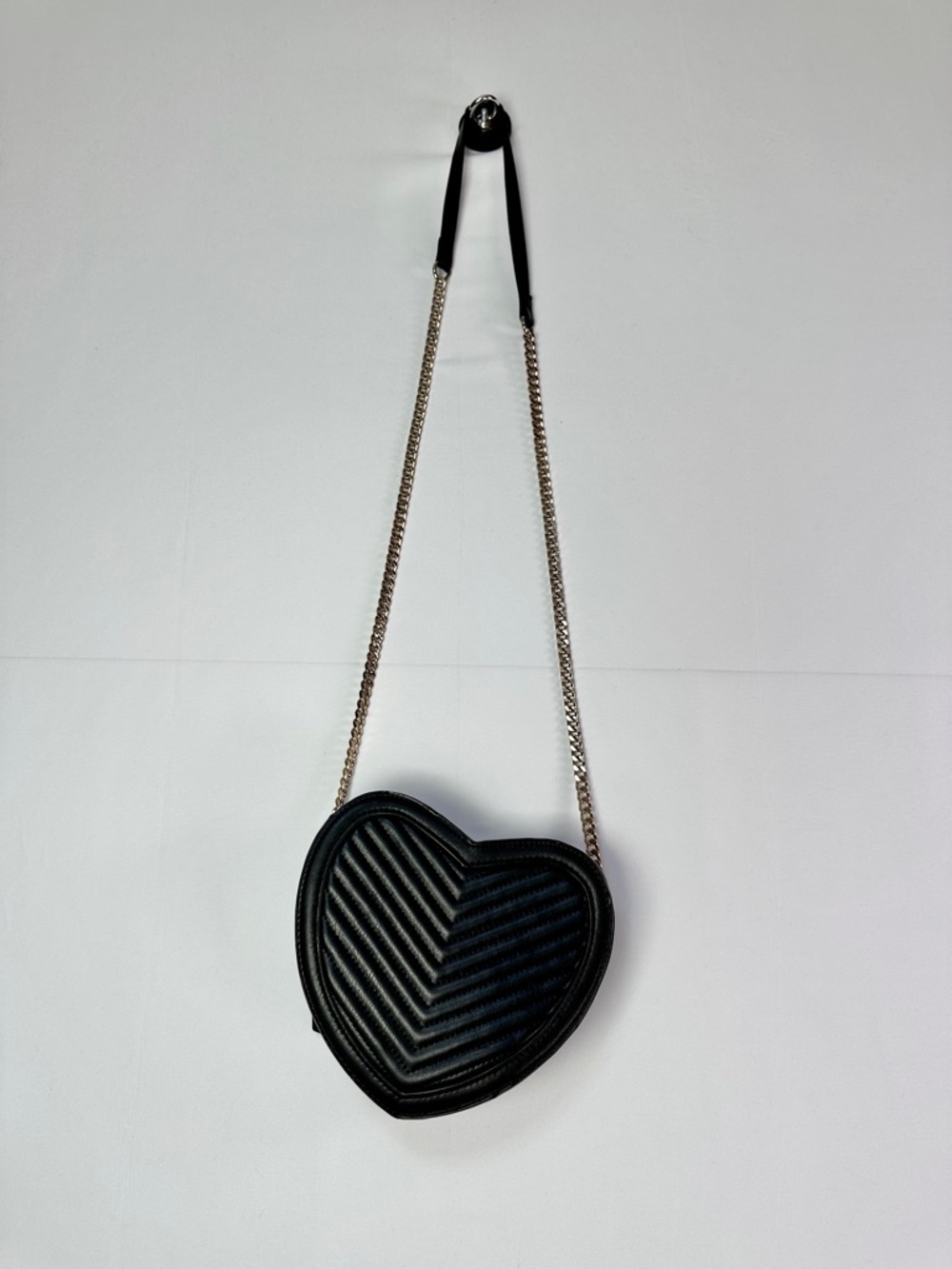Forever 21 Faux Leather Quilted Crossbody Bag Black Gold Chain Heart Y2K Casual